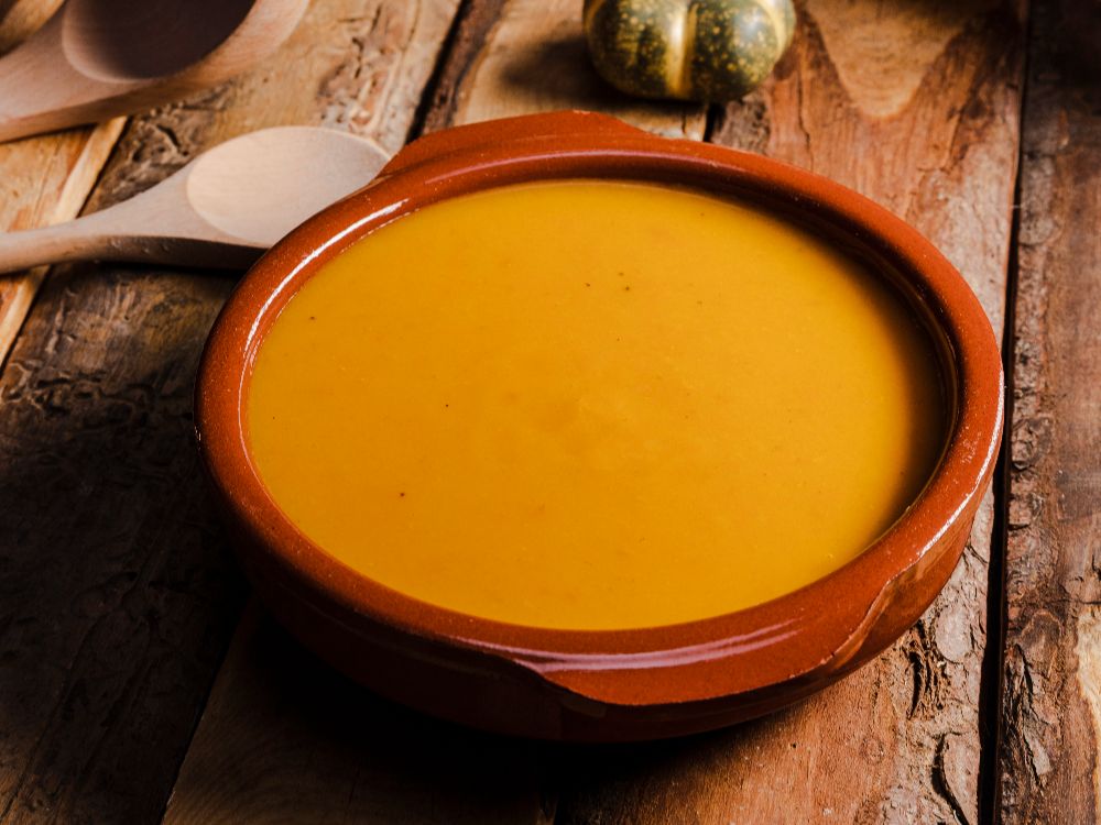 cabana den geli surtido de alimentos de alto angulo con sopa