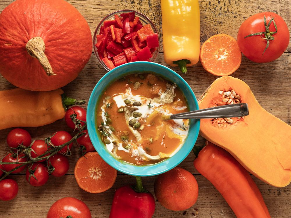 cabana den geli vista superior de ingredientes alimentarios con sopa y verduras